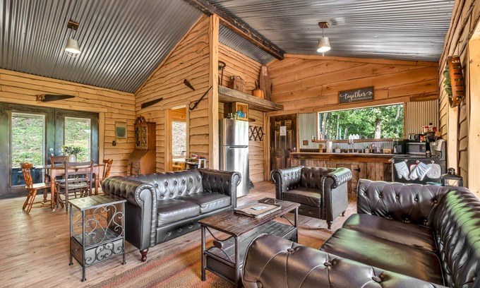 Lynx Cabin | Sleeps 4| Private Bathroom | Stunning Views