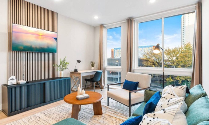 Philadelphia Apartment | Sleeps 4|Rooftop Views|W/D|Only 6 mins to CenCity!