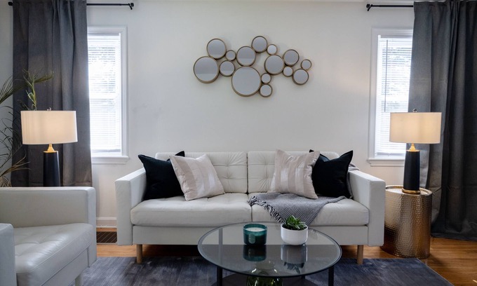 Kansas City House | Sleeps 5, 3 Queen Beds, Centrally Located, Near Downtown KC & County Club Plaza