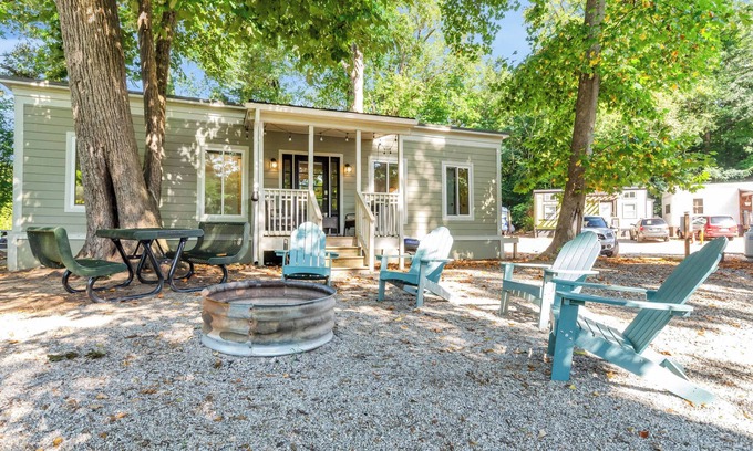 Greenville Cabin | Sleeps 5 on the River, Close to DT