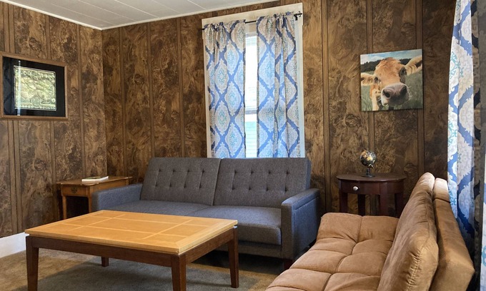South Berwick Apartment | Sleeps 6! Free Wine! Comfy 2-Bedroom In S. Berwick