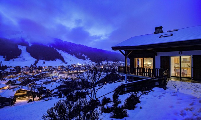Morzine Ski Chalet | Sleeps 8-10 with Hot tub and mountain views