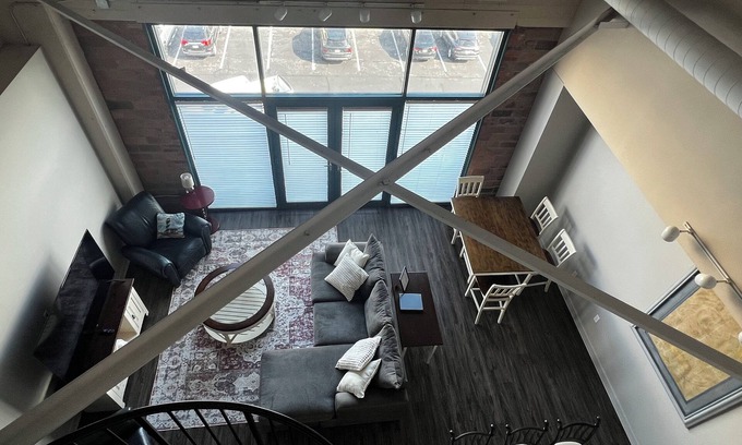 Sandusky Condo | Sleeps 8 in downtown Sandusky minutes from Cedar Point &Sports Force