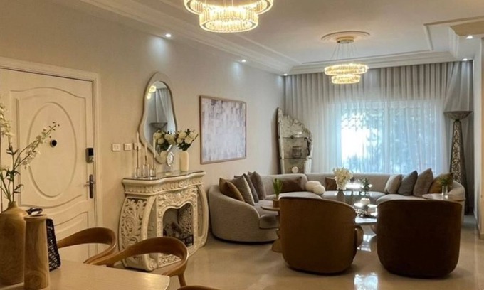 Amman House | Sleeps 8 people! Apartment 5 minutes to Abdoun w balcony a in Dair Ghbar!