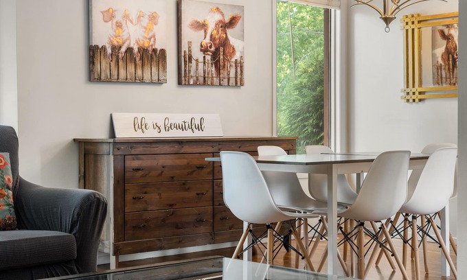 Southeast Calgary House | Sleeps 9 Close to all amenities