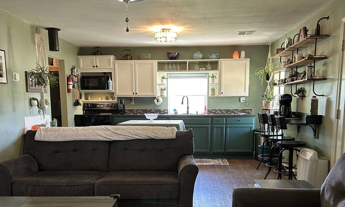 Moodys House | Sleepy River Haven, 1 mi. from the river, next to multiple float resorts.