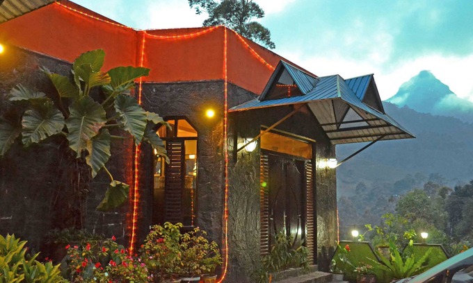 Nallathanniya Hotel | Slightly Chilled Yellow House