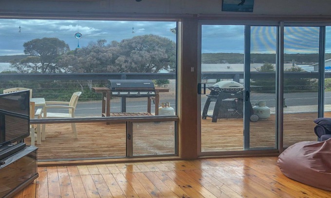 Lake Wangary House | Slikton Coffin Bay - an Esplanade property with a great view at a great price.