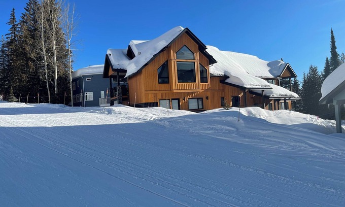 Rossland Villa | Slope Side On Crest - The Ultimate Ski In/Ski Out Family Retreat