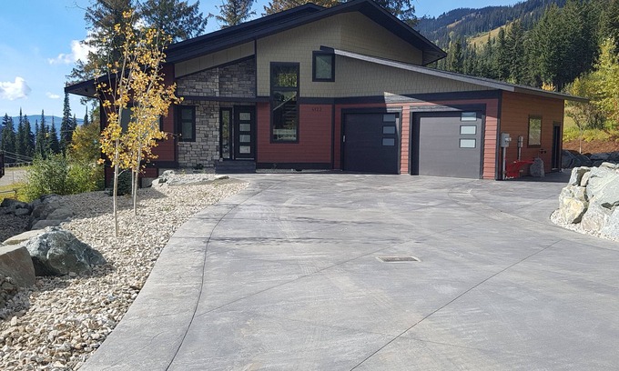 Sundance Estates House | Slopeside House With The Best Ski In And Out At Sun Peaks