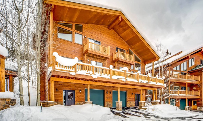 Old Town House | Slopeside Paradise-3 BR, 2.5 Bath 2 Minutes from the Slopes!