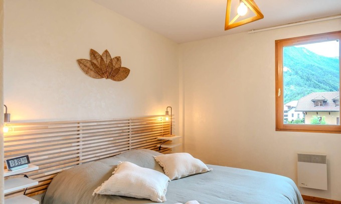 Thones Condo | Slow Chalet Thônes: lake & mountain, 15 min to ski – lift, balcony, parking