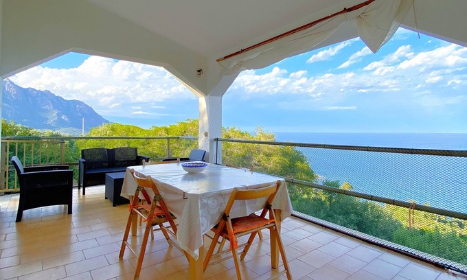 Tertenia Apartment | Small apartment with direct access to the sea