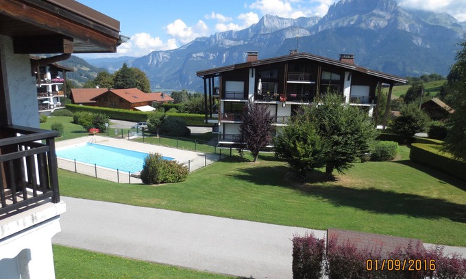 Sallanches Ski Chalet | Small chalet in residence with swimming pool