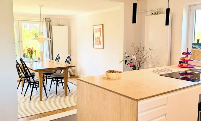 Wesselburen House | Small freedom on the North Sea - tastefully furnished house with large terrace. Garden