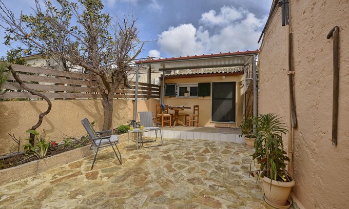 Dafnata House | Small holiday home on the outskirts of Aghios Mattaios, Corfu