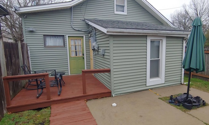 Lawrence House | Small house close to KU