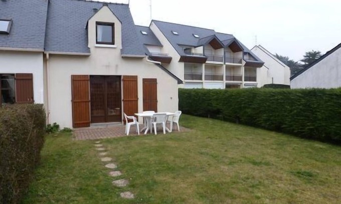 Damgan House | Small house for 4 people in residence with swimming pool