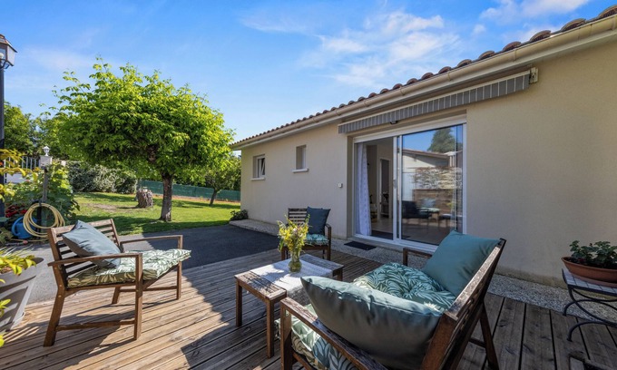 Montagne House | Small House in the Heart of the Vineyards – Comfortable and Eco-Friendly Getaway with Air Conditioning