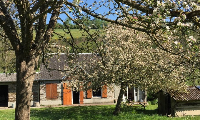 Bernieres-le-Patry House | Small house o waterfront.