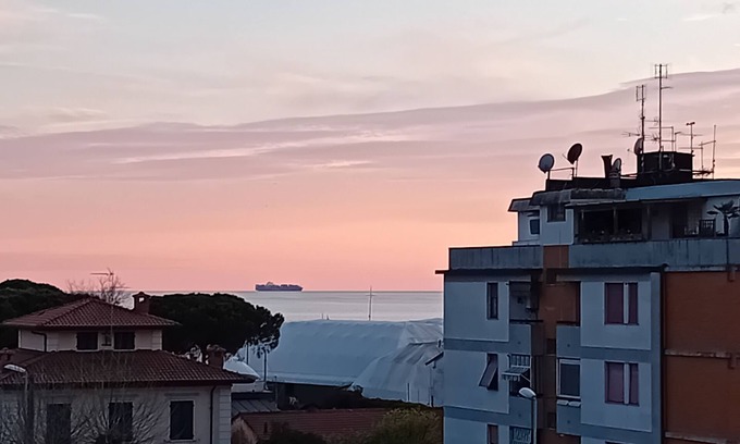 Marina di Carrara Apartment | SMALL PENTHOUSE SEA VIEW MOUNTAINS IN MARINA DI CARRARA 100 MT FROM THE SEA