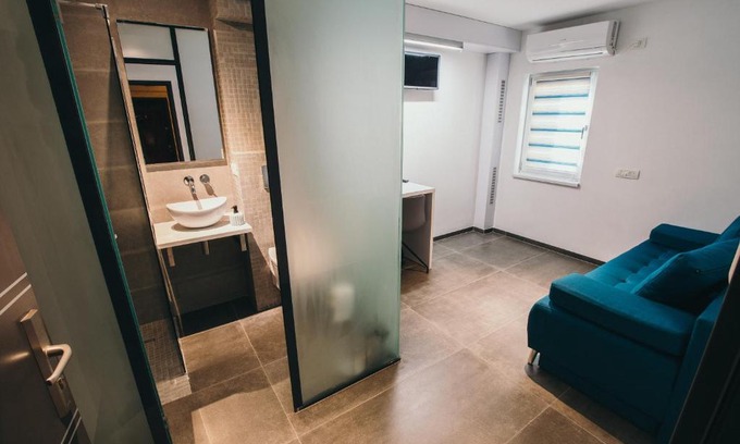 Drobeta-Turnu Severin Apartment | Small Single Room