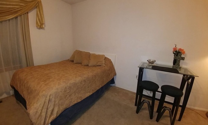 Mount Clemens Apartment | Small studio apt close to St Clair& Clinton River & downtown. Private entrance