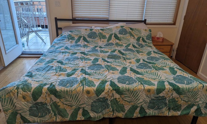 Queens Apartment | Small Studio with all amenities. 5 minutes to fastfood and 24 hours grocery