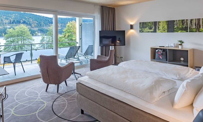 Titisee-Neustadt House | Small Titisee Suite - Brugger's Hotelpark am See