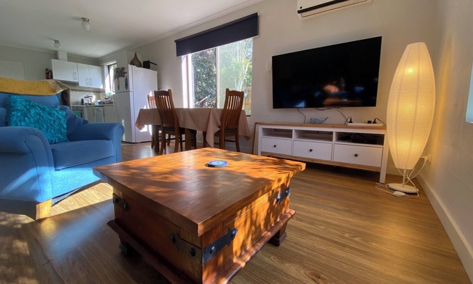 Hastings Villa | Small town charm, close to shops, beaches of your choosing and wineries.