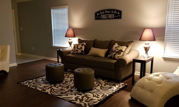 Pendleton House | Small town close to everything, Indy 30 min(Ruoff Music Center 10 min