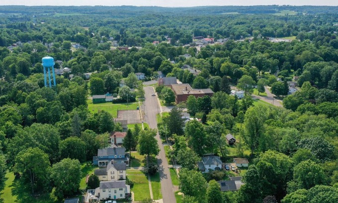 Garrettsville House | Small town vibes in Garrettsville