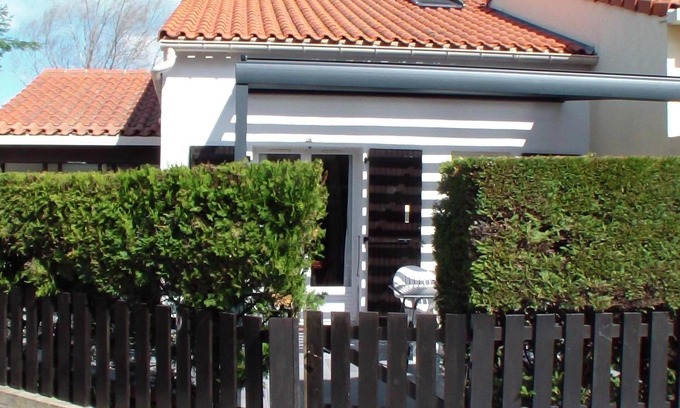 Plage d'Argeles House | Small villa with shaded terrace in a quiet location