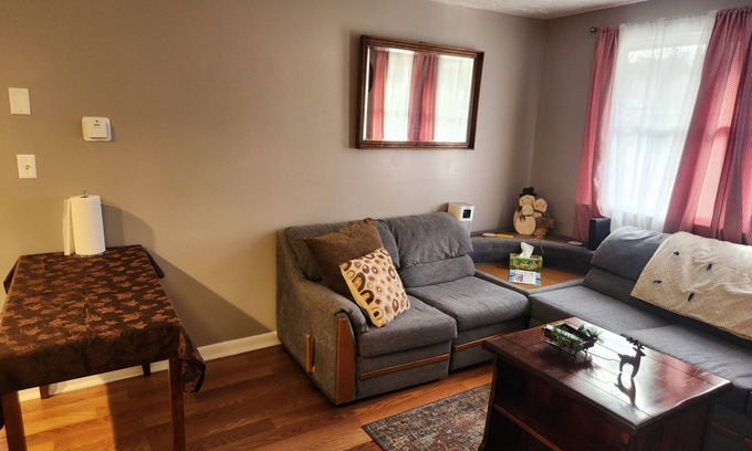 Mason City Apartment | Small Welcoming Pet Friendly 1 bedroom Apartment
