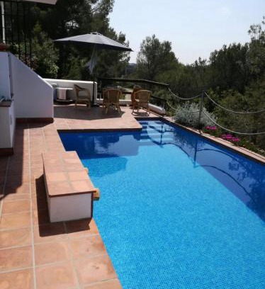 Vallpineda Apartment | Smallville - Sitges Apartamento independiente para 4 personas con piscina
