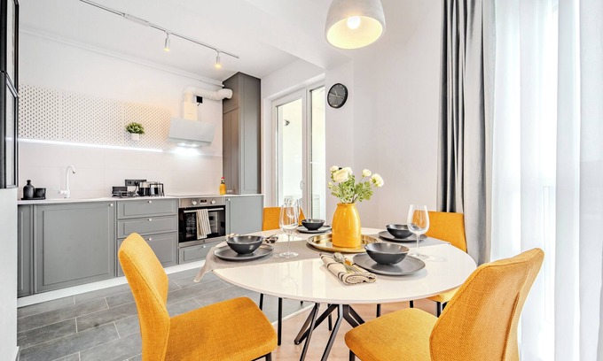 Timisoara Apartment | Smart Home - Gloria Apartment by Avenue with AC, WiFi in welcoming Timișoara