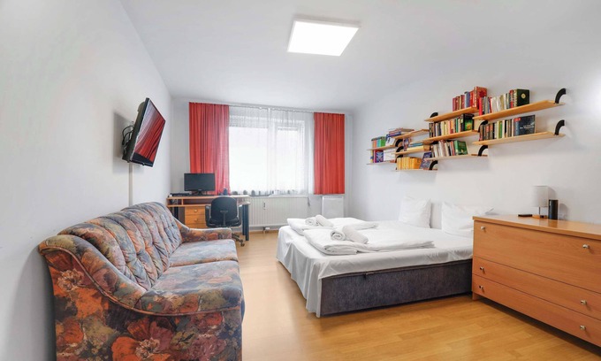 Donaustadt Apartment | Smart Home Vienna – Spacious, Streaming & Comfort