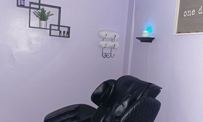 Evergreen Park Apartment | Smart House w/ Spa Room near Chicago