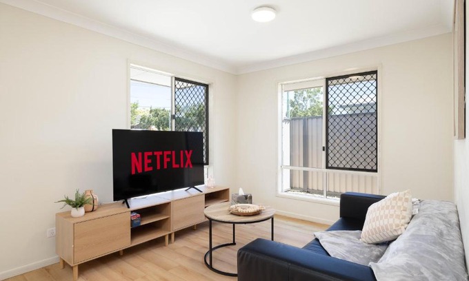 Acacia Ridge Apartment | Smart Suites Self Check-in Apartments - S Stockport