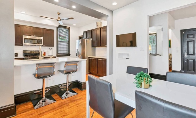 Tower Grove South House | Smarthome | Full Kitchen | Next to Tower Grove!