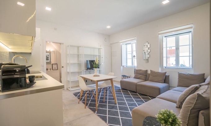 Socorro Apartment | Smile you are at Mouraria, excellent location!