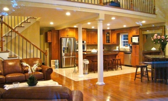 Crane Hill House | Smith Lake ,Off I65,Sleeps 25, Rocket Fiber Internet! Deep Water, Pets Ok.