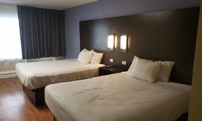 Henderson House | Smmoking 2 Queen Beds at Envi Boutique Hotel
