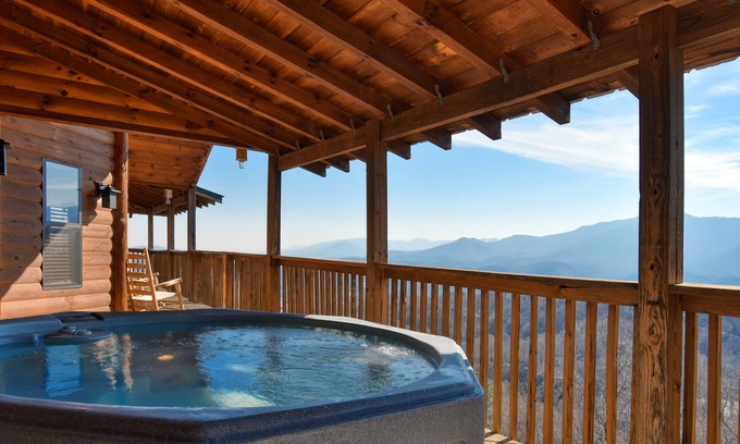Chalet Village Cabin | ⛰Smokerise Lodge⛰Sleeps14 Gr8 view of the Smokies!