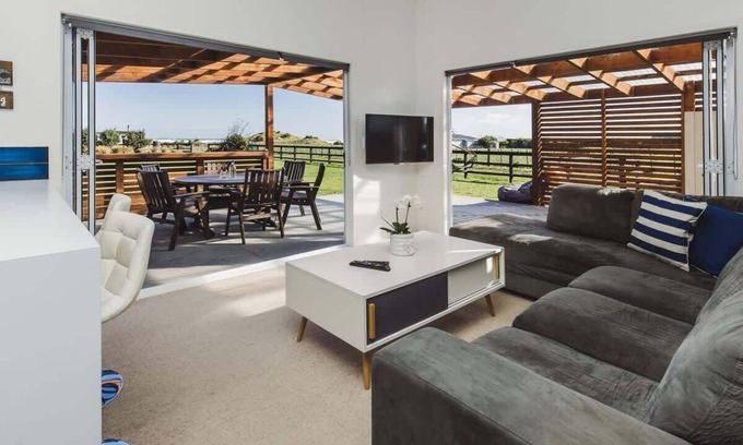 Warea House | Smokey's Surf Pad - 2BR contemporary beach bach