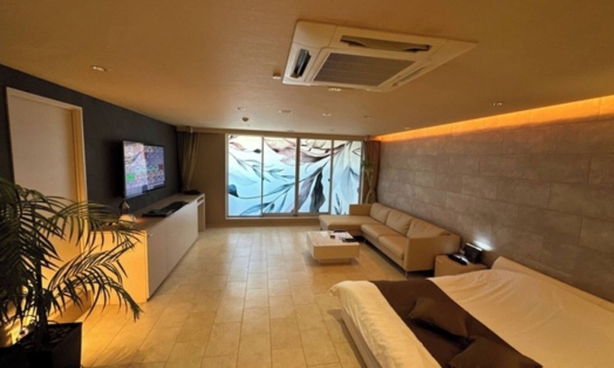 Toyonaka Hotel | SmokingLuxurious Royal Room Free breakfast and free parking /Toyonaka Ōsaka