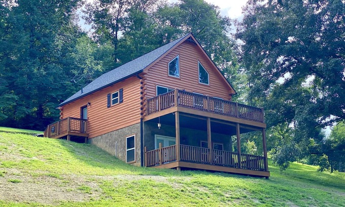Townsend Cabin | Smoky Hideaway 2Bed 2Bath Cabin Near Bike Trail