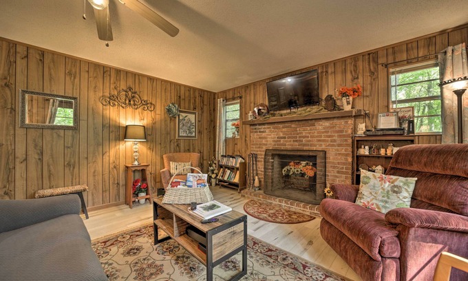 Otto Cabin | Smoky Mtn Hideaway: Screened Porch & Fire Pit