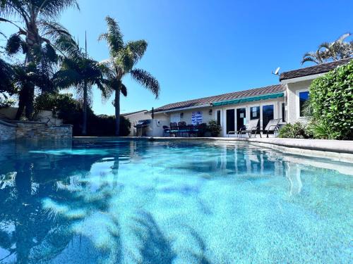 Hermosa Village House | Snazzy 6 Bedroom 3 bath pool home 1/2 mile walk to Disney