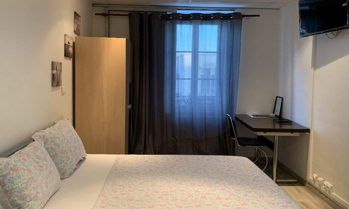 Sablon - Trudaine Apartment | SNCF station stay
